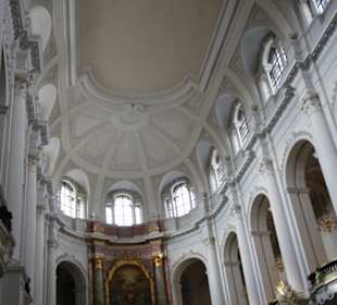 Blick in das Kirchenschiff