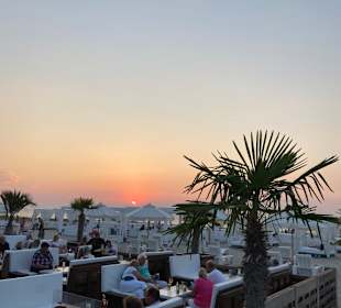 Die Strandbar bei Sonnenuntergang 