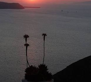 Fira. Zachód slońca nad kalderą.