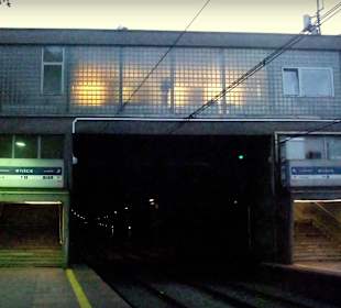 PKP Powiśle - peron i budynek stacji