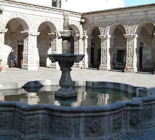 Innenhof der Claustros de la Compania