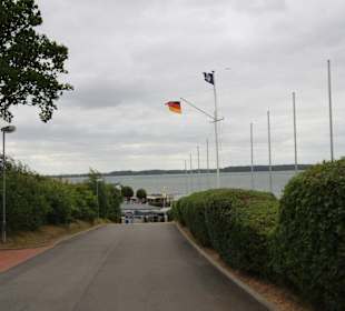 Weg hinauf zum Ehrenmal