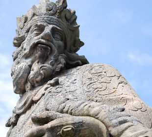 Figur auf der Mainbrücke