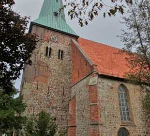 Außenansicht der Kirche St. Cyprian und Cornelius