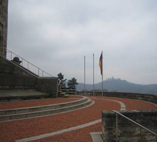 Der Eingang zum Denkmal und