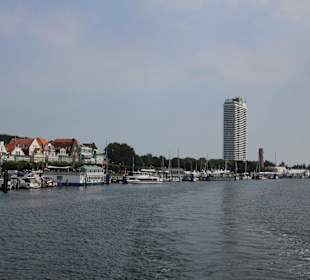 Von der Trave Blick auf Travemünde