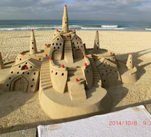 Tolle Sandburg am Strand