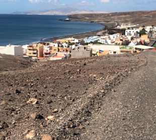 Dies ist wieder vom Berg mit Blick auf das Hotel und seine U