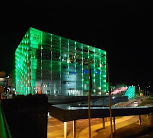 Das ARS Electronica Center bei Nacht