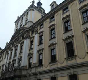 Die UNI am Universitätsplatz