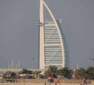 Burj al Arab gesehen vom Marina Beach