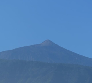 Blick von der Plaza Europa zum Pico del Teide