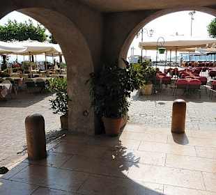 Straßencafes in Garda