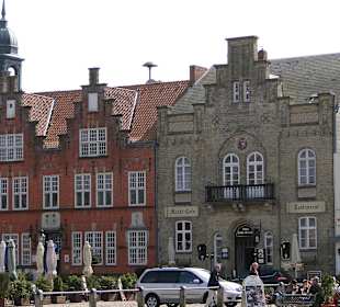 Marktplatz und Rathaus