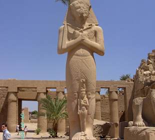 Statue Ranses II. und seiner Tochter Merit-Amun