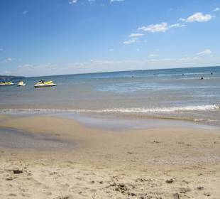 Der Strand menschenleer