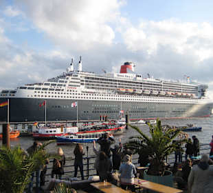 Queen Mary 2 beim Hafengeburtstag