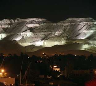 Westtheben bei Nacht im Lichterschein