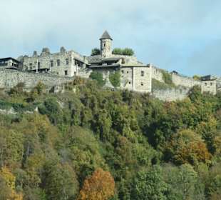 Blick zur Burg Landskron