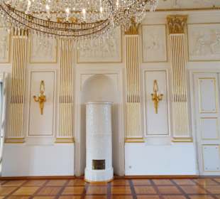 Im weißen Saal des Schlosses Fantaisie