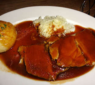 Schweinebraten mit Kloß im Hofbräuhaus Bremen