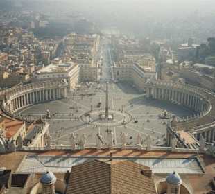 Blick von der Kuppel des Petersdomes