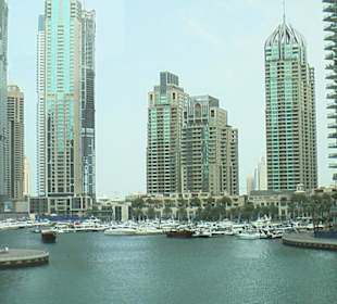 Yachthafen und Skyline