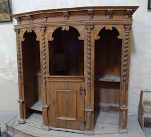 Beichtstuhl in der Kirche