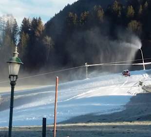 Rodelbahn neben Hotel