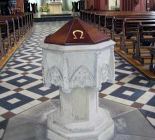 Kirche St. Sixtus am Markt / Taufbrunnen