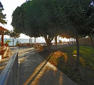 Philosophia Beachbar bei Sonnenuntergang