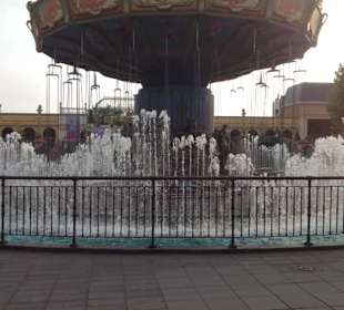 Ketten Karusel mit wasser