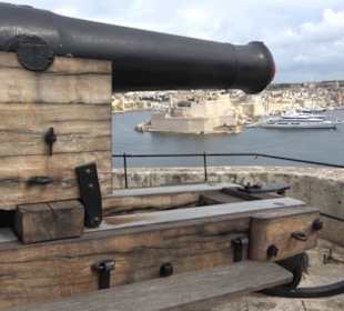 Saluting Battery