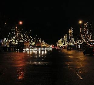Champs Elyseés in Weihnachtsbeleuchtung