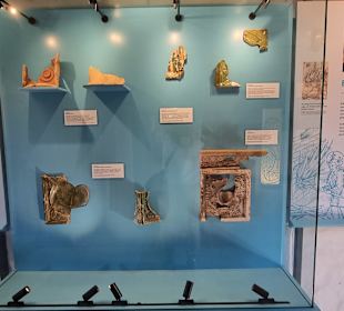 Kachelfunde im Badhaus