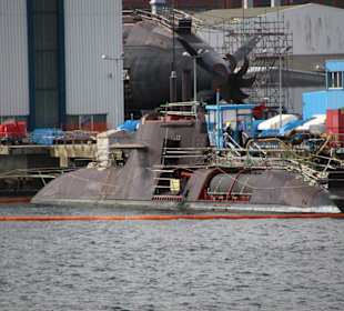 Blick auf die Deutsche Werft HDW im Hafen