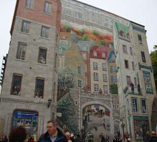 In rue Notre-Dame, a "trompe l'oeil" building