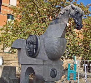 Pferd mit menschl. Gesicht