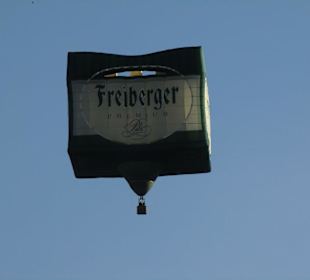 Ein Sponsorenballon des Stadtfestes