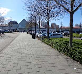 Vom Parkplatz zum Outlet