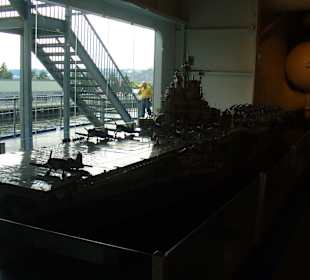 Legomodell der USS Intrepid