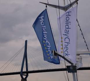 HolidayCheck im Hafen von HH