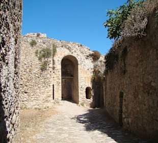 Durchgang innerhalb der Wehrmauern