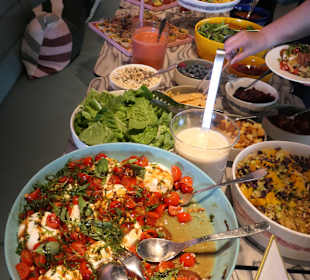 Abendessen vom Buffet beim jil Rooftop Drink&Dine