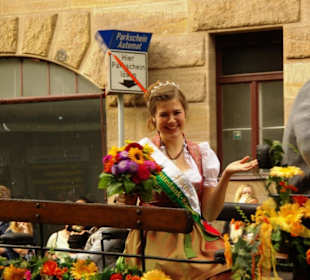 Kutsche mit Erntekönigin
