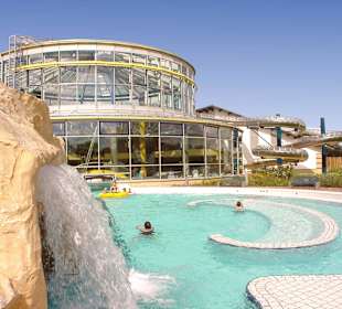 300 m entfern: Sport & Freizeitbad "Bulabana"