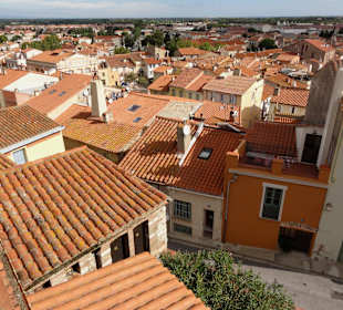 Blick von der Kathedrale auf die Dächer von Elne
