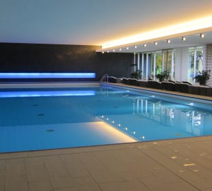 Hallenbad 25 x 12,5 Meter