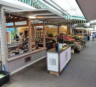 Rundgang durch die Markthalle am Carlsplatz