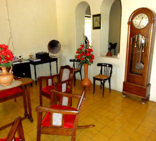 Gang durch das Landhaus zum Restaurant 